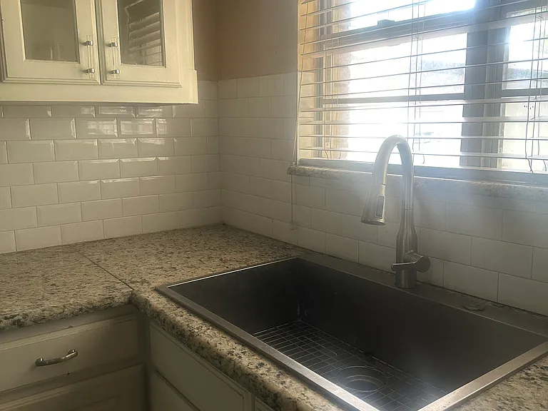 1112 E Alan Ave — Photo 4