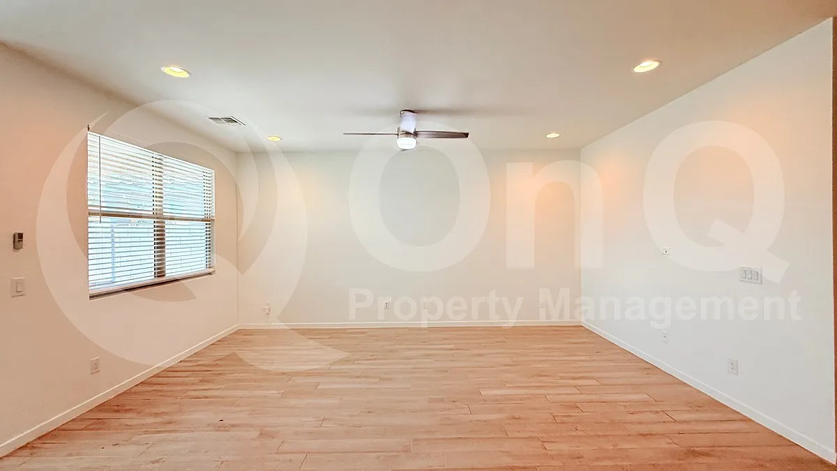 4 bed, 2.0 bath, 1813 sqft, $2,299 — Photo 4