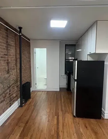273 E 10th St #14 — Photo 5
