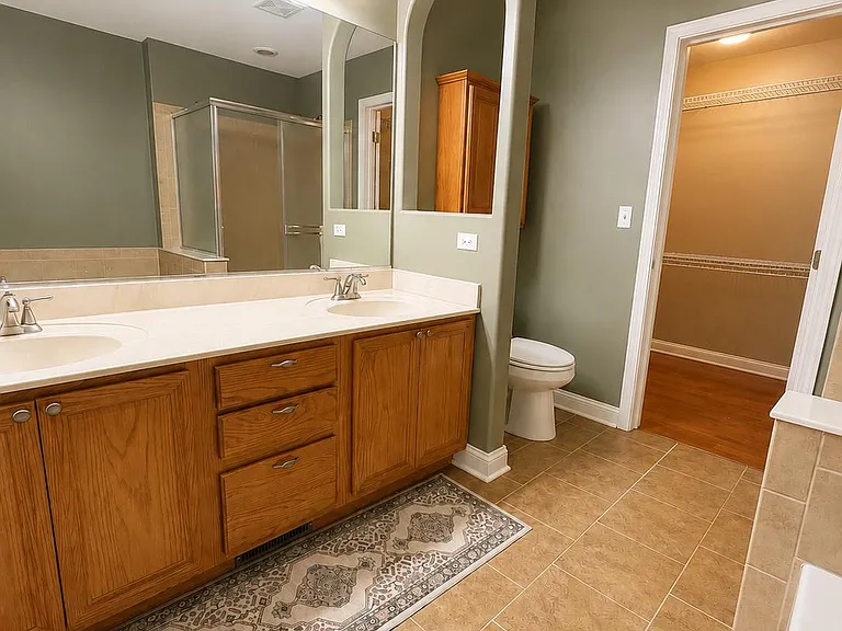 main bathroom, two sinks, and bathtub