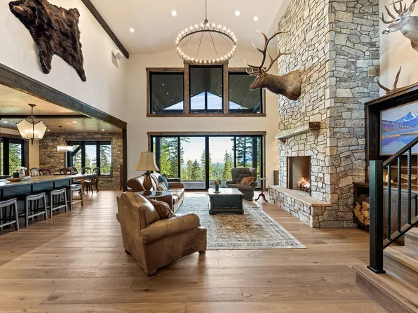 205 Pinto Trl, Bigfork, MT 59911