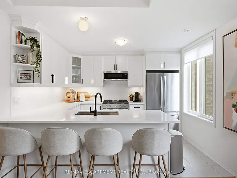 383 Dundas St E #49 — Photo 9