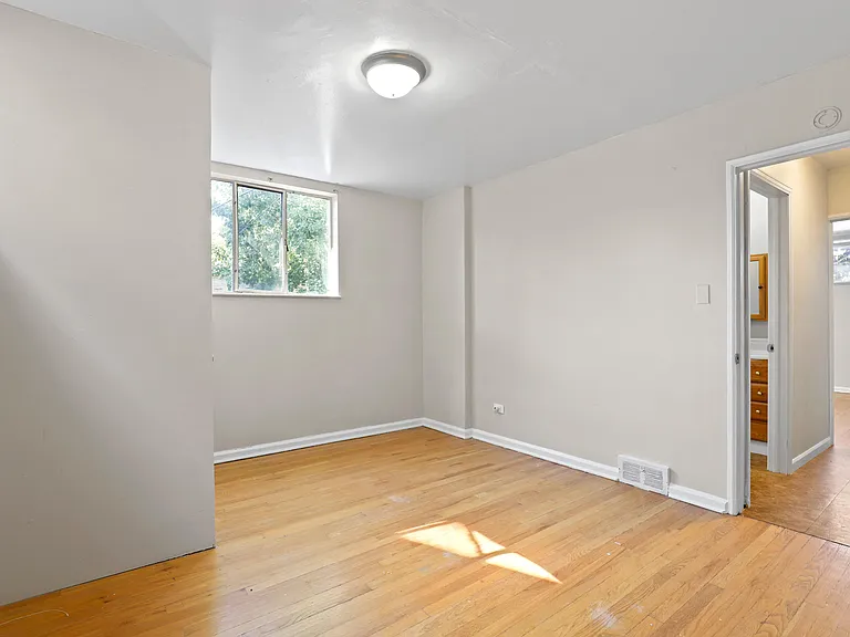 Race Street Apartments — Photo 39