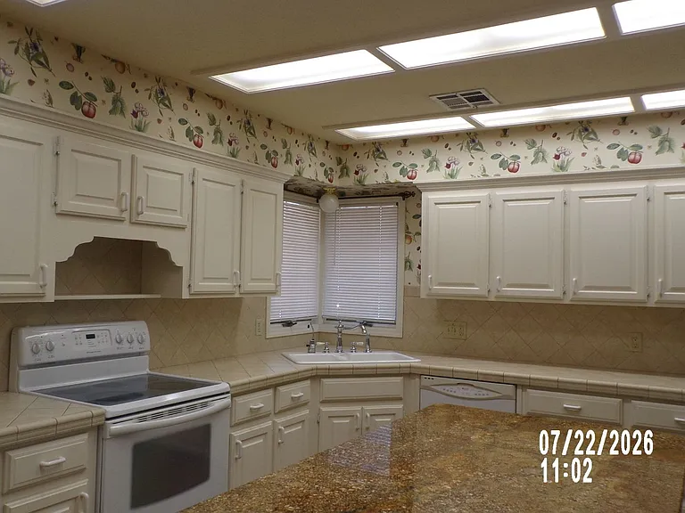 802 NW Seaton Pl — Photo 41