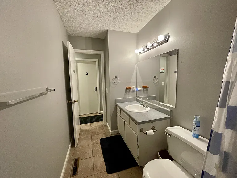 Bath 1 - Large Vanity, Tile Floor