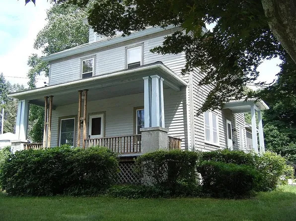 27 Hazard St, Coventry, RI 02816