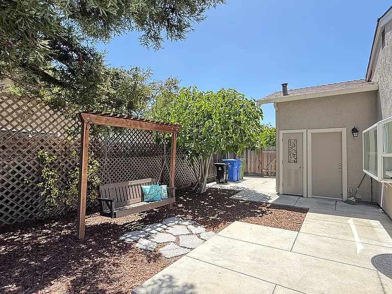 8123 Meadowlark Ct — Photo 16