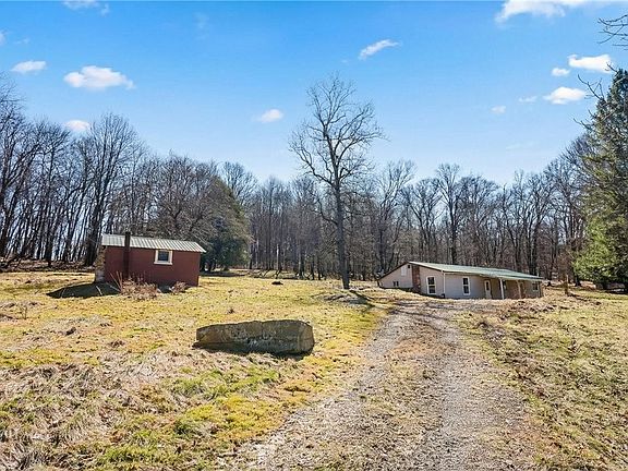 4th image of 348 Hollow Rd