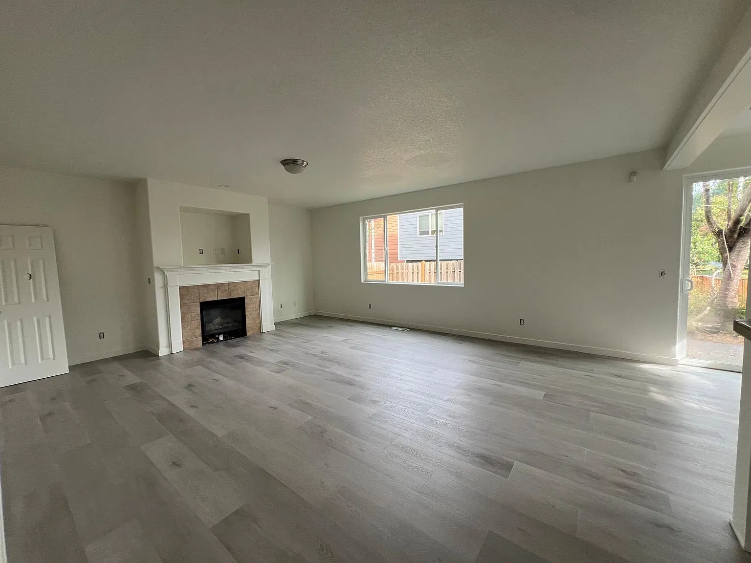 3 bed, 2.5 bath, 2195 sqft, $2,800 — Photo 3