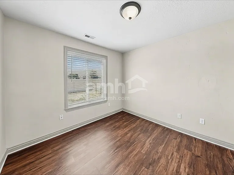 186 W Gate Ln — Photo 15