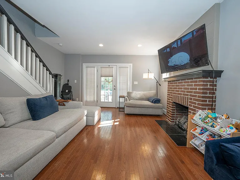 431 W Baltimore Ave — Photo 3