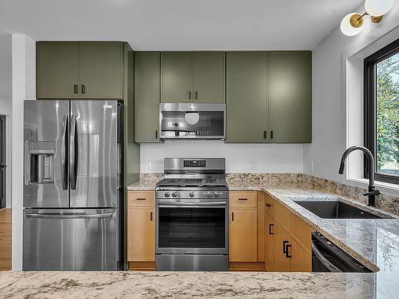 4th image of 780 S Division St #2