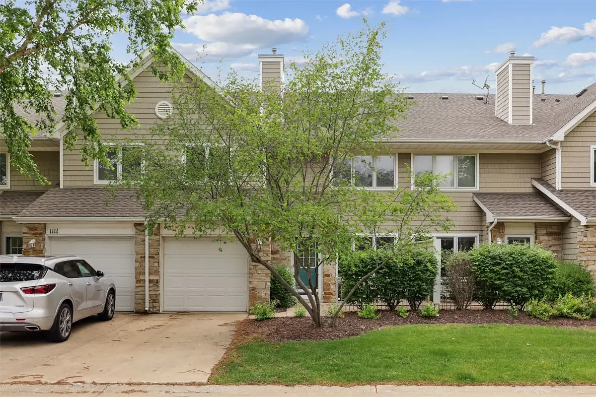 811 Burr Oaks Dr — Photo 1