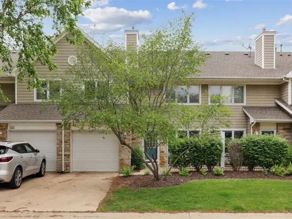 811 Burr Oaks Dr Unit 1110, West Des Moines, IA 50266