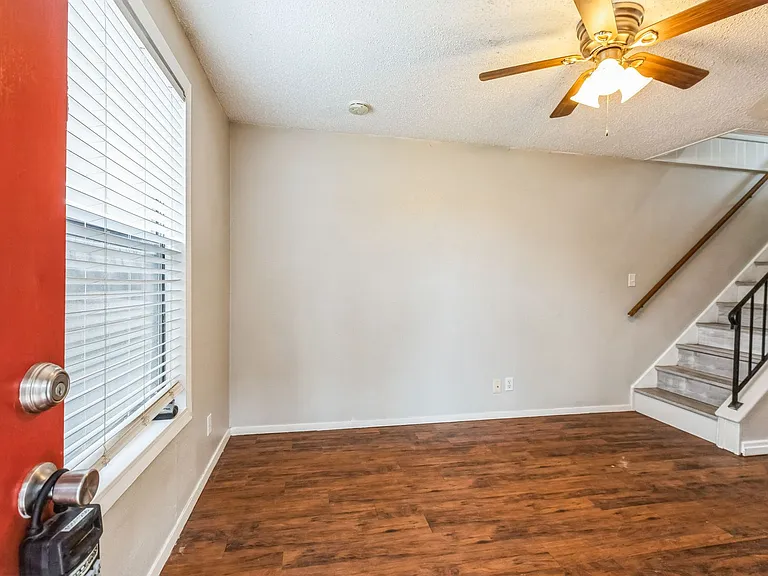 20600 Bonanza St #4 — Photo 4