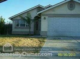 470 Pine St, Parlier, CA 93648