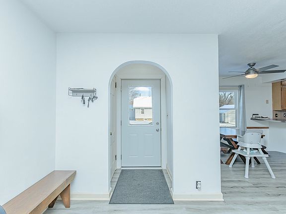 4th image of 1622 1st Ave E