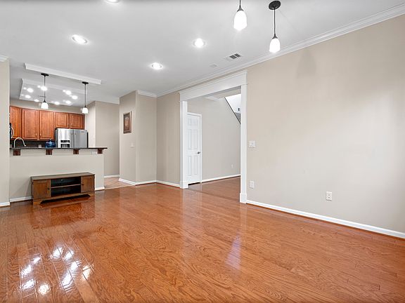 4th image of 40 Four Oaks Rd #40