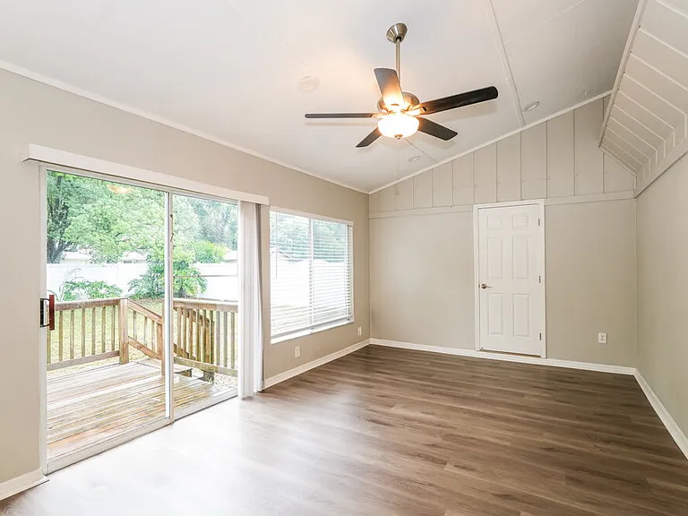 8105 N Fremont Ave — Photo 4