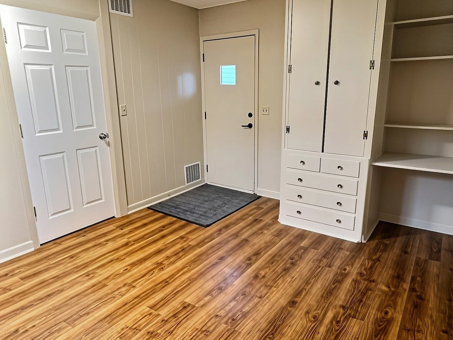 3 bed, 916 sqft, $1,650 — Photo 4