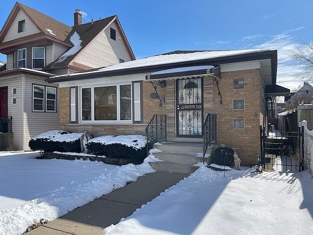 1st image of 4843 W Berteau Ave