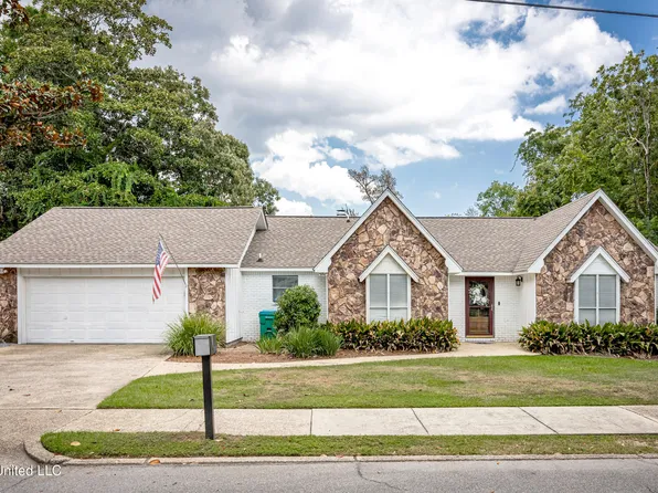 1108 E Cherokee Ave, Ocean Springs, MS 39564