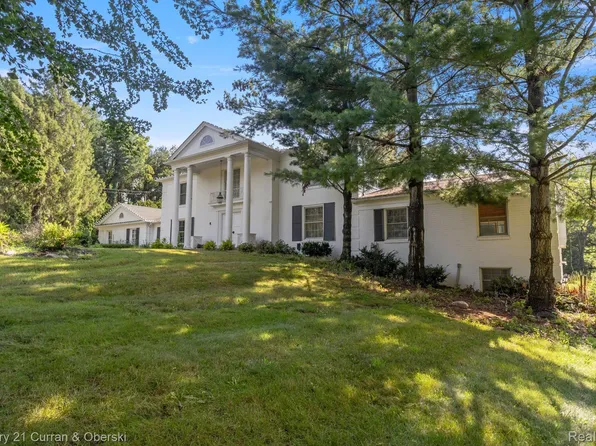 1863 Squirrel Rd, Bloomfield Hills, MI 48304