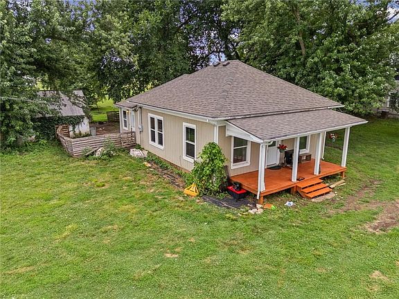2nd image of 32473 NE Norton Rd