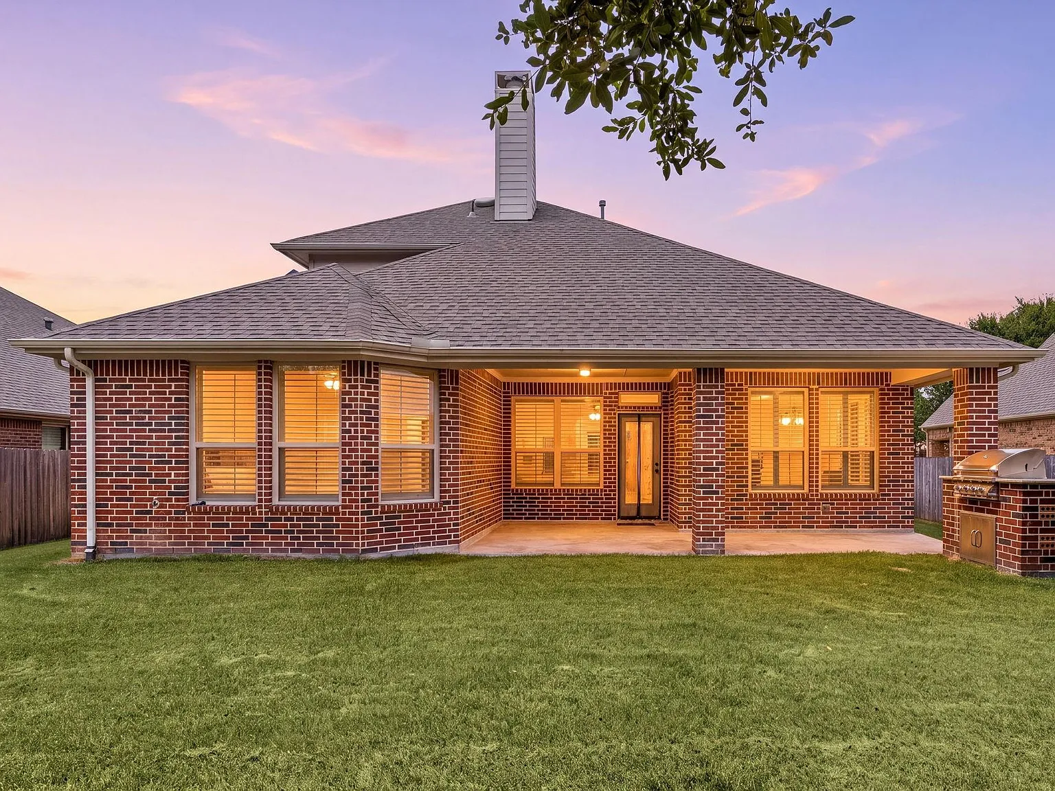 3 bed, 2.5 bath, 2799 sqft, $3,200 — Photo 4