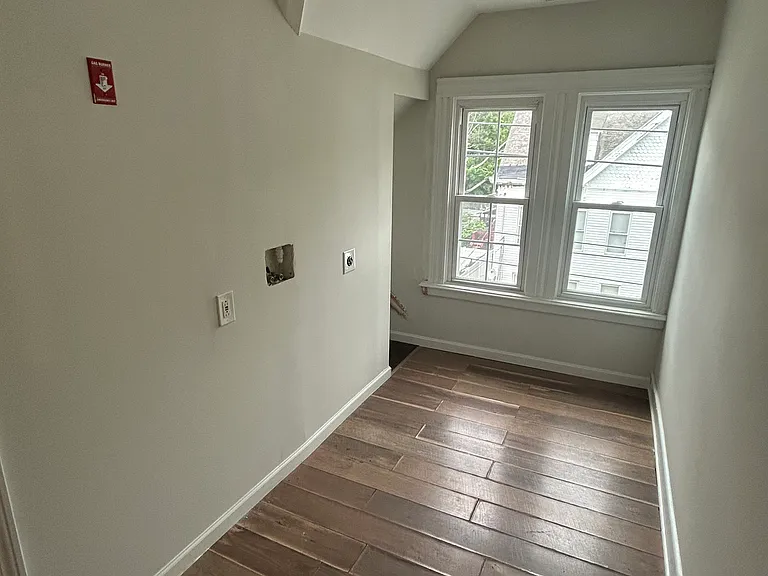 174 Hallock Ave #2 — Photo 14