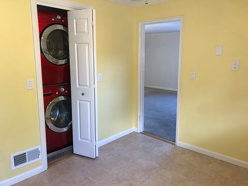 36 E Devonia Ave #1