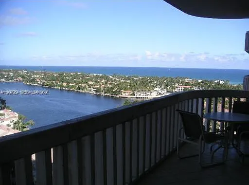 Turnberry Towers Condo — Photo 4