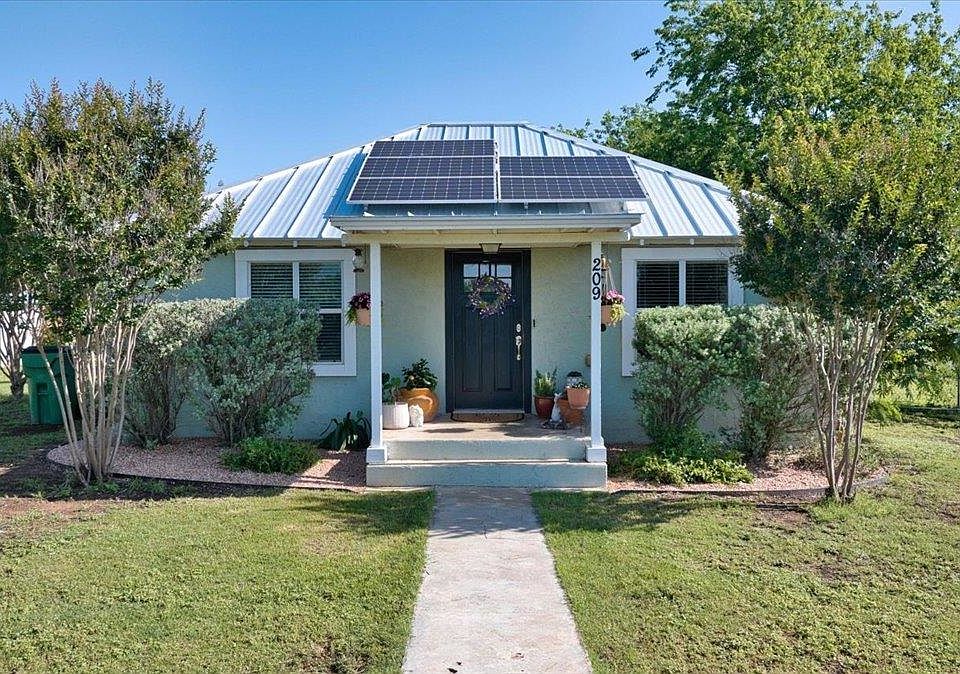 1st image of 209 E Houston Street