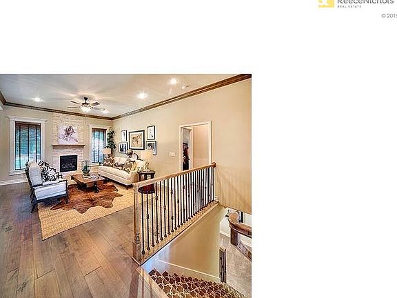 Long-wearing sculptured staircase carpet and Mediterranean wrought iron style staircase spindles on the staircase is standard.