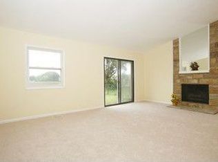 313 Lakeside Dr, Bolingbrook, IL 60440