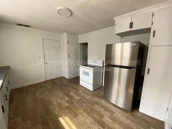 827 W Cedar St, Kalamazoo, MI 49007