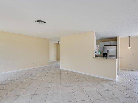 4th image of 823 Fairlawn Ct