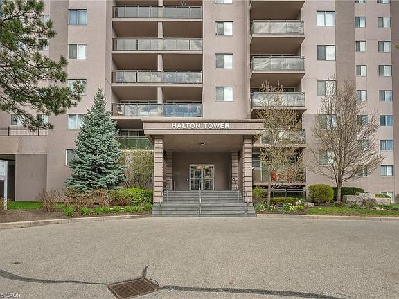 3rd image of 975 Warwick Ct #310