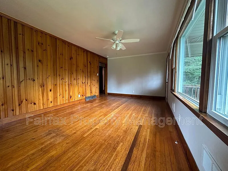 3 bed, 1.0 bath, $1,500 — Photo 3