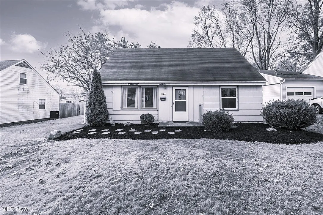 1526 Southeast Blvd photo 1