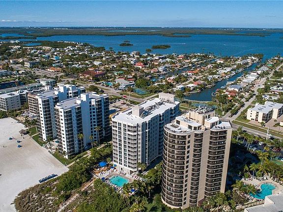 4th image of 6620 Estero Blvd #303