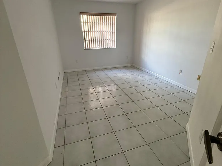 2621 SE 21st Ct #2621 — Photo 8