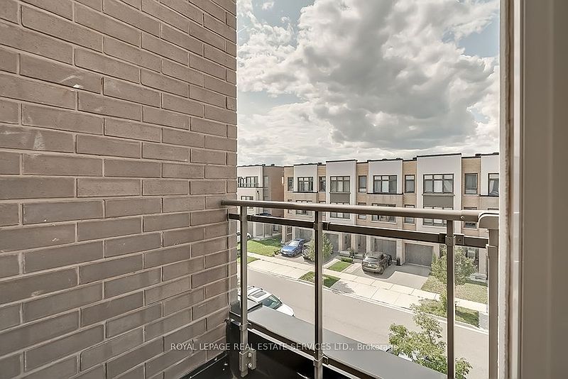 Oakville Townhouse for rent - 3 Bedrooms — photo 27