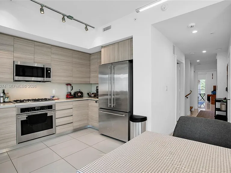 87 N Shore Dr — Photo 3