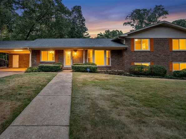 5705 Dove Creek Ave, Northport, AL 35473