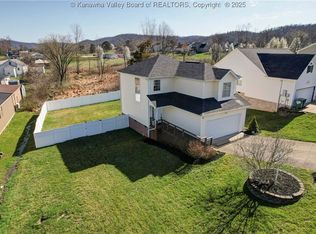 24 Long St, Winfield, WV 25213