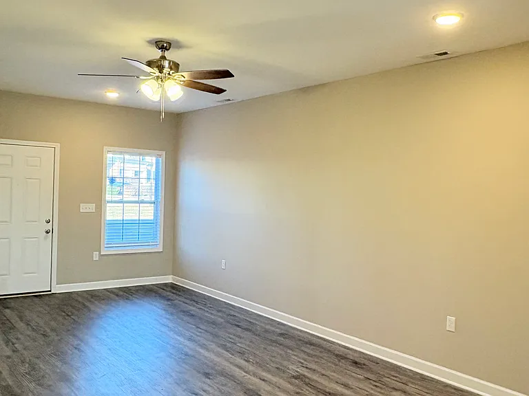 258 Spring Creek Ave — Photo 2