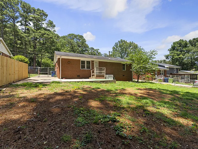 2808 Bardwell Rd — Photo 2