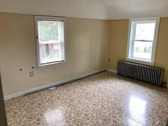 5th image of 109 Franklin St APT D
