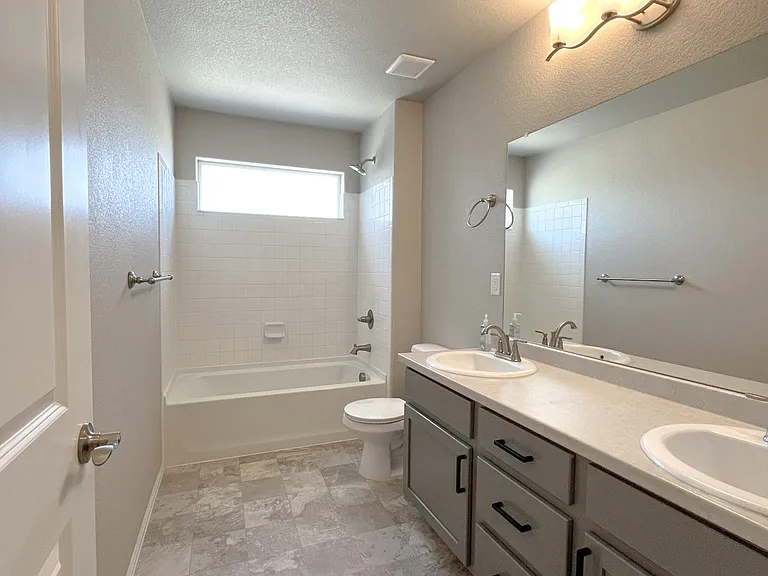 2618 Emerald St — Photo 13